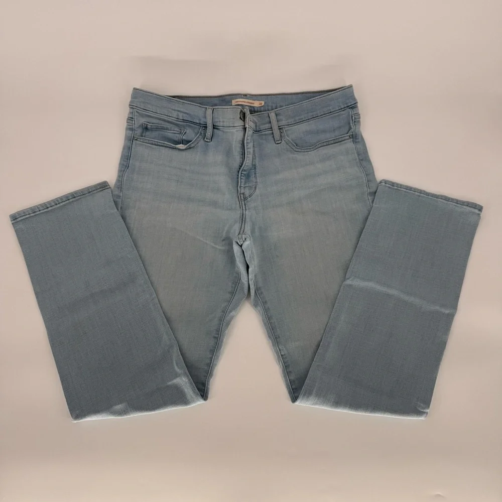 Levi's 314 Light Blue Shaping Straight Women’s Jeans Mid-Rise Size 33x30 - Picture 4 of 12